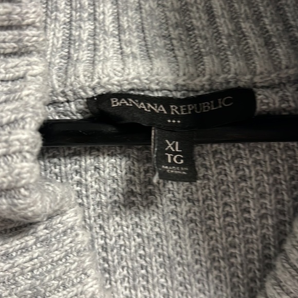 Banana Republic Men's Gray Cable Knit Sweater - Picture 2 of 2